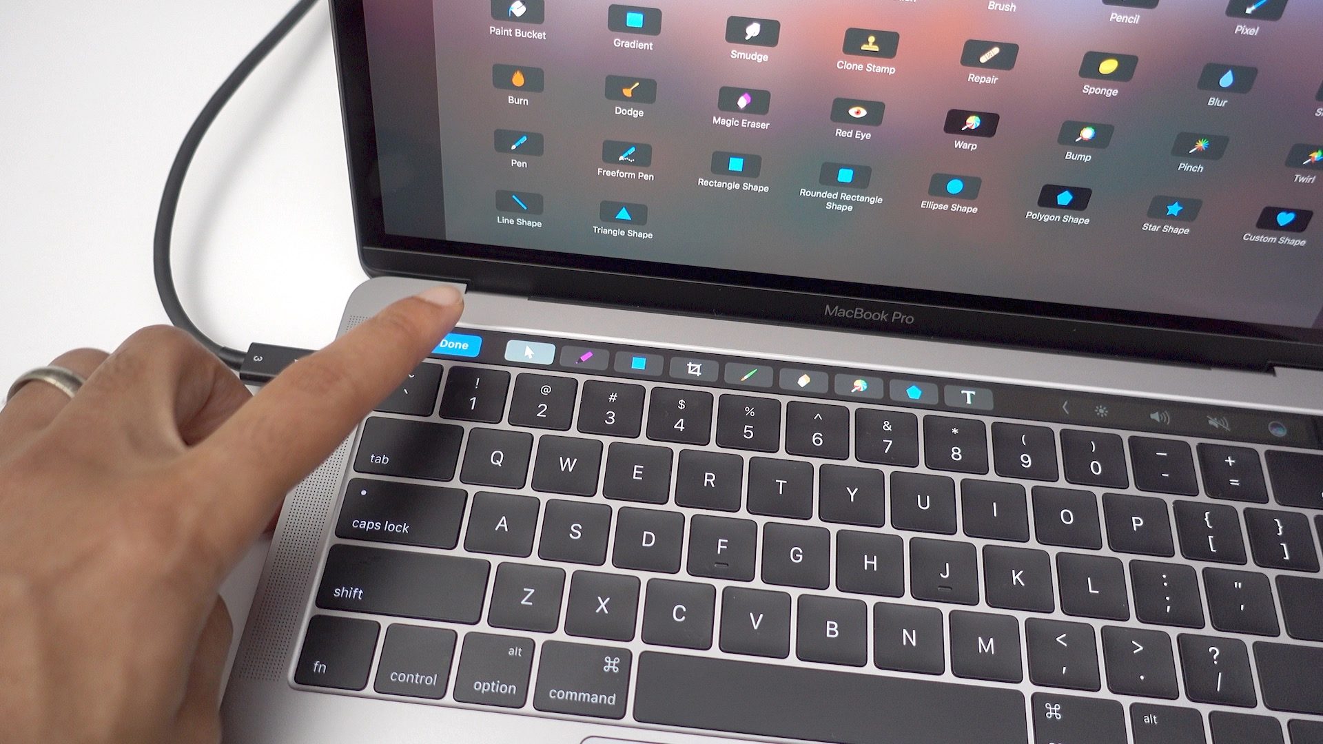 How to quickly switch apps on macbook air